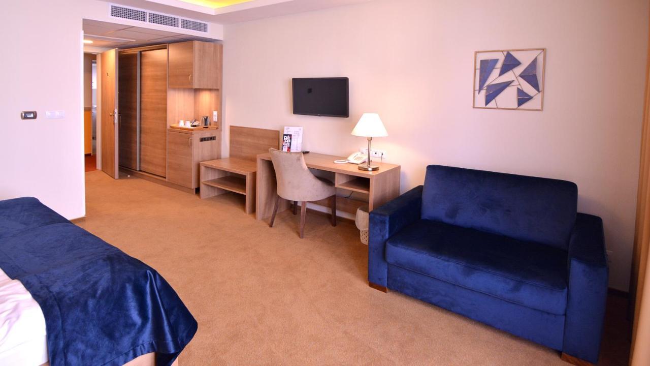 Hotel Villa Classica Pápa Dış mekan fotoğraf