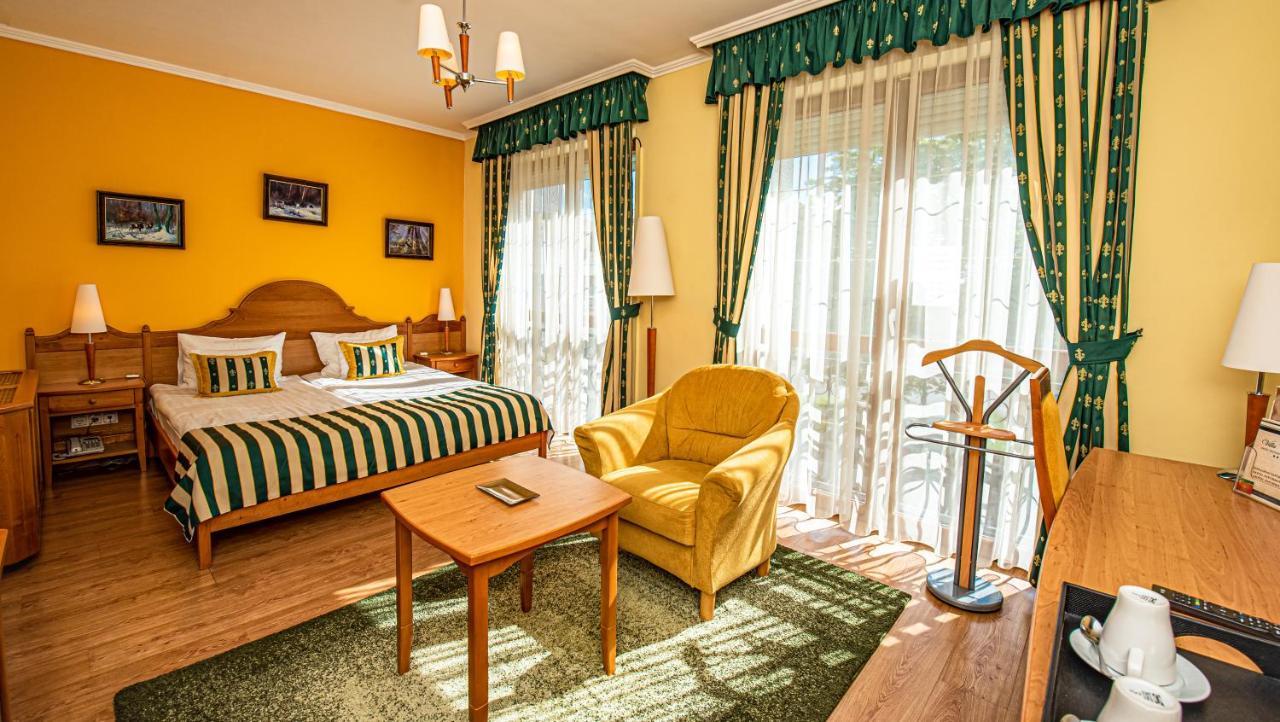 Hotel Villa Classica Pápa Dış mekan fotoğraf