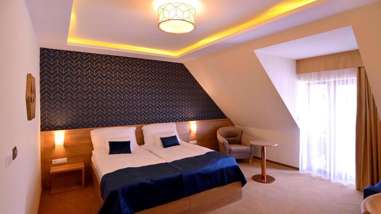 Hotel Villa Classica Pápa Dış mekan fotoğraf