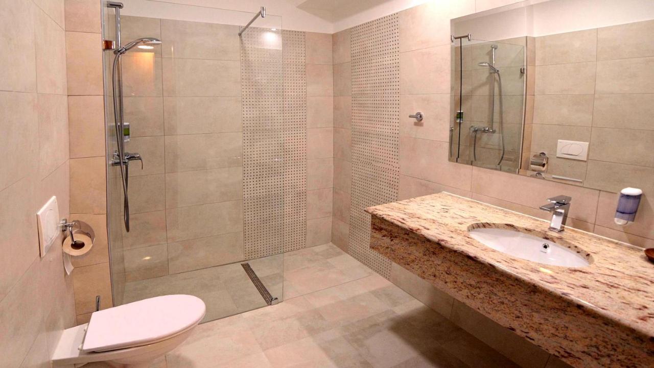 Hotel Villa Classica Pápa Dış mekan fotoğraf