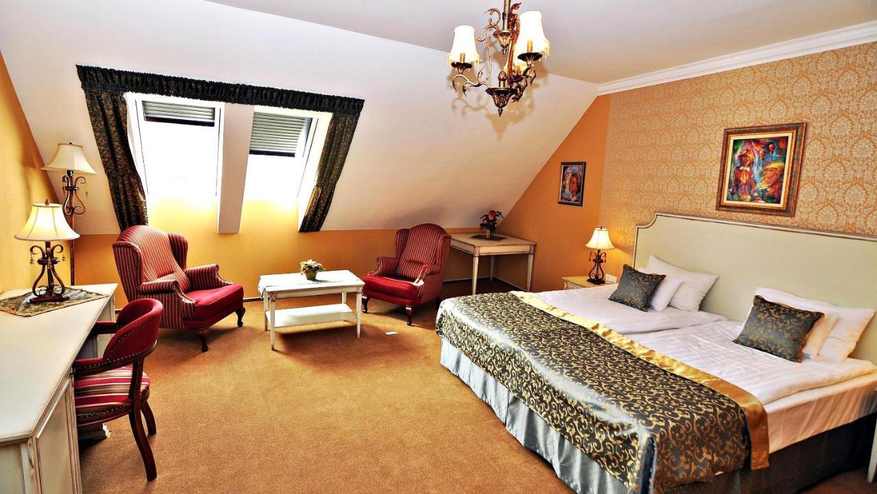 Hotel Villa Classica Pápa Dış mekan fotoğraf