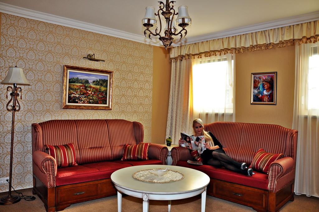 Hotel Villa Classica Pápa Dış mekan fotoğraf