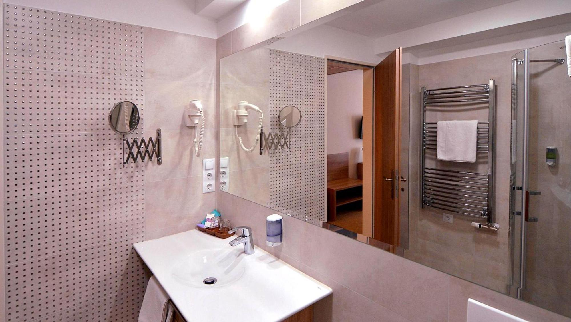 Hotel Villa Classica Pápa Oda fotoğraf