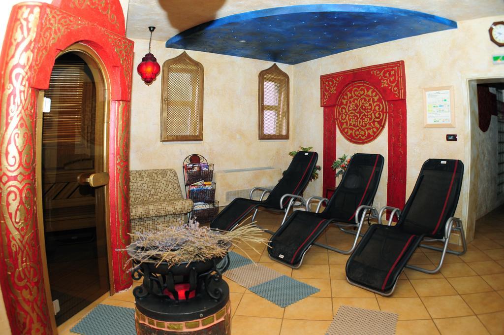 Hotel Villa Classica Pápa Dış mekan fotoğraf