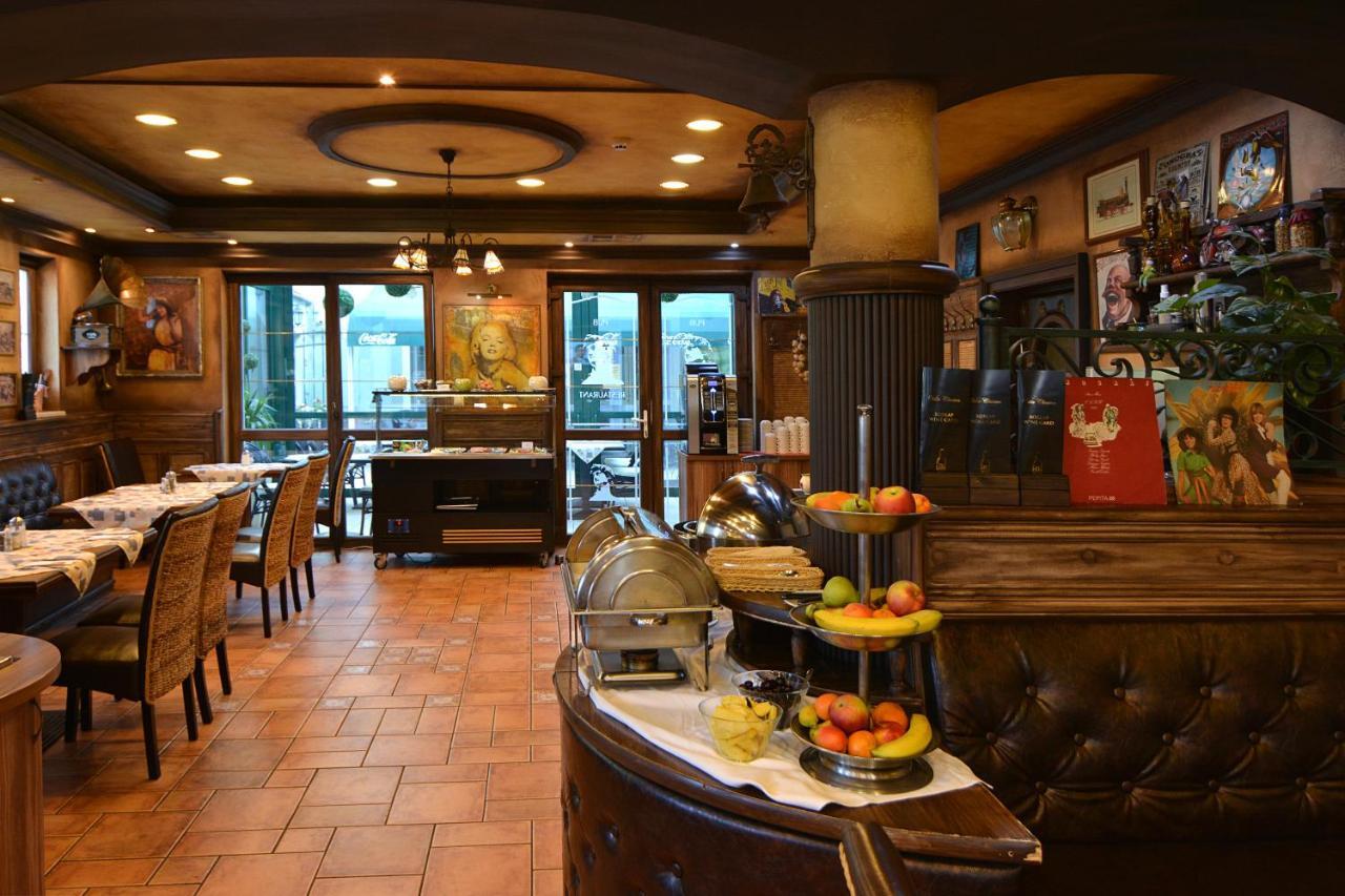 Hotel Villa Classica Pápa Dış mekan fotoğraf