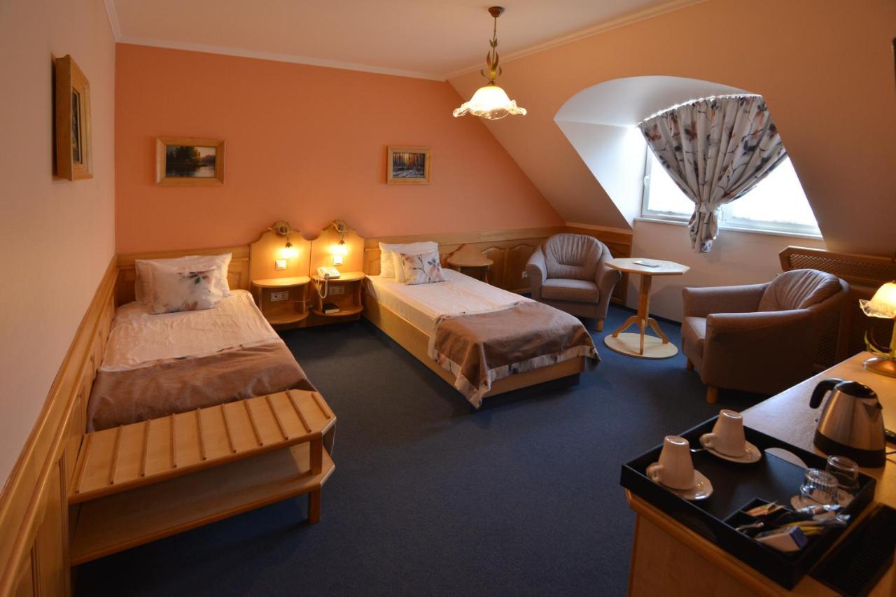 Hotel Villa Classica Pápa Dış mekan fotoğraf